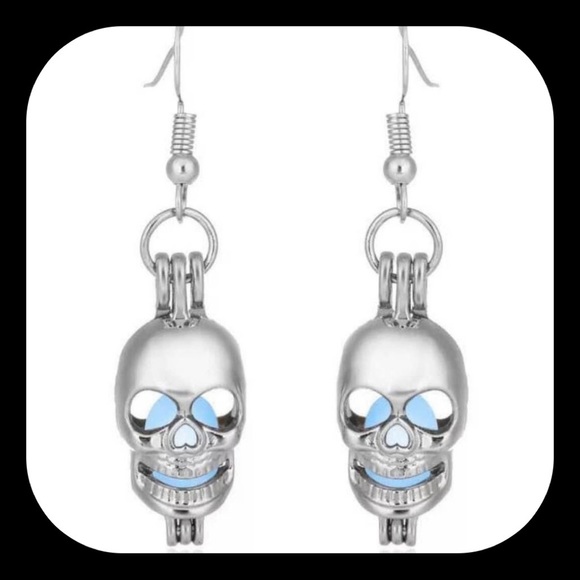 New Unique GREEN Solar Luminous Glow Halloween Skull 💀 Earrings
Super Cool! - Picture 4 of 5